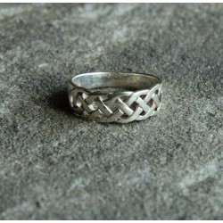 Celtic Eternity Knot Ring C